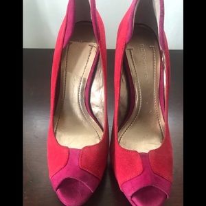 BRAND NEW BCBG Fuchsia Leather Heels size  8/38